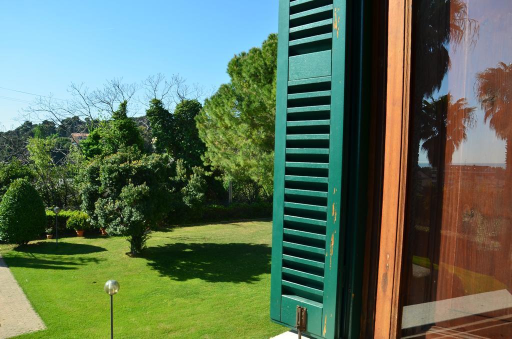 Villa Montanari Rosati Porto San Giorgio Buitenkant foto